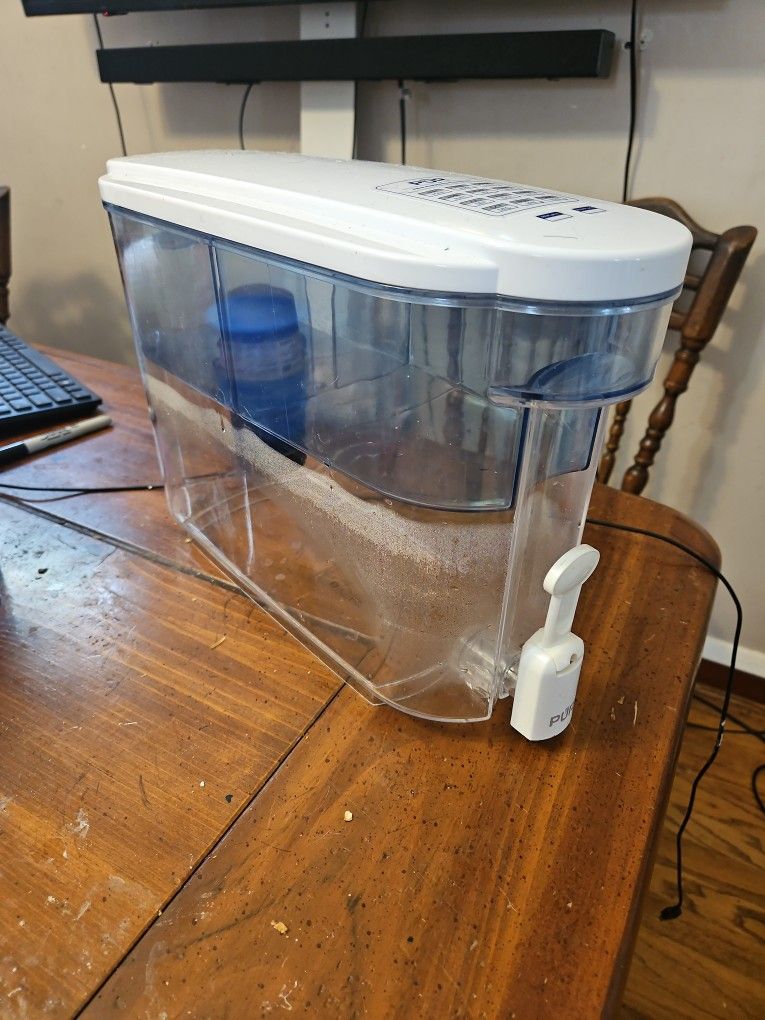 PUR 30 Cup Water Pitcher & Dispenser