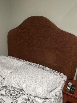 Queen Head Board In Excellent Condition
