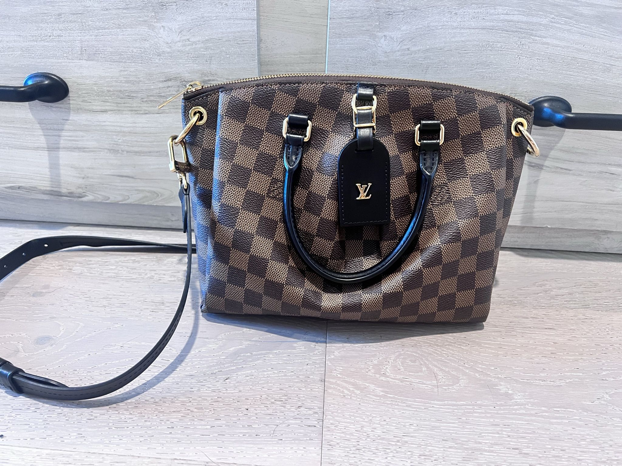 AUTHENTIC LOUIS VUITTON BAG