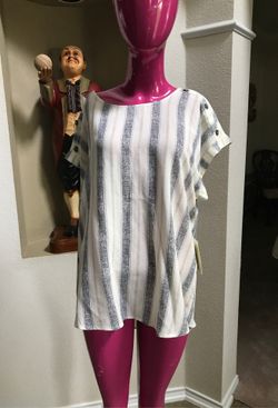 CL ladies blouse with button accents