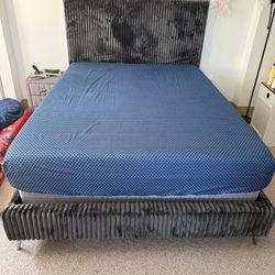Bed With 1 Nightstand