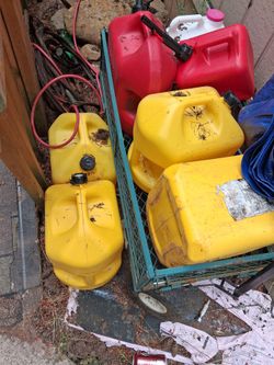 5 gallon fuel cans 5 of them