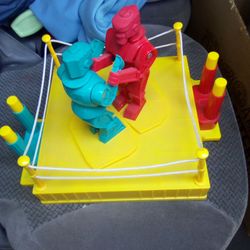 Rock em sock em robots