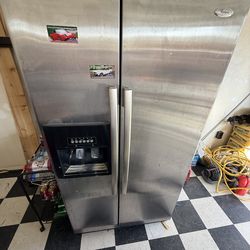 Whirlpool Fridge ~ Works ~ Must Load Yourself