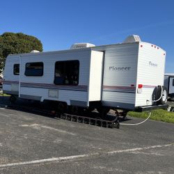 2004 Fleetwood Pioneer