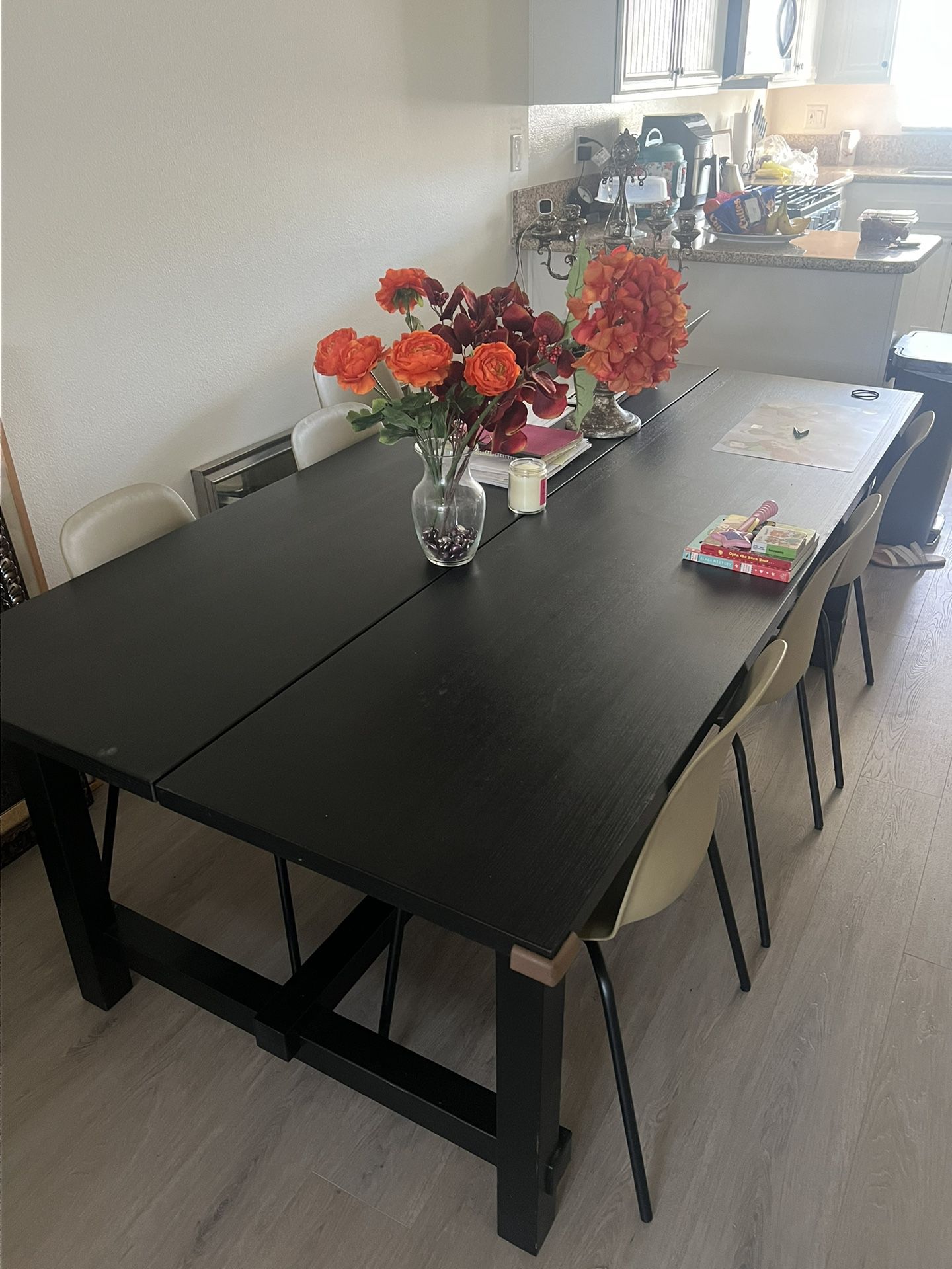 Dining room Table Of 6 