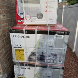 FRIGIDAIRE 18,000 DOE BTU 230-Volts Window Air Conditioner Cools 1,020 sq. ft. with WiFi