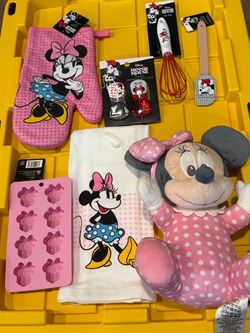 Disney Minnie Mouse Kitchen & Plush Bundle