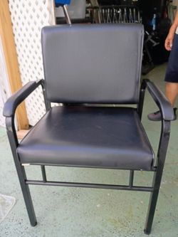 Shampoo Salon chair. Davie FL 33324
