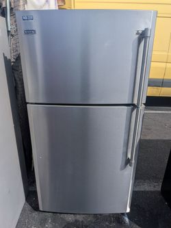 Maytag top freezer refrigerator/3 months of warranty and free local delivery