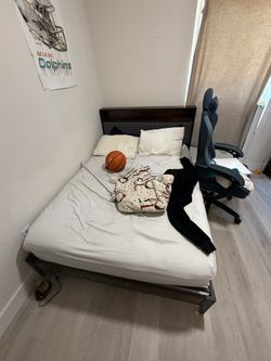 Full size bed w/ mattress