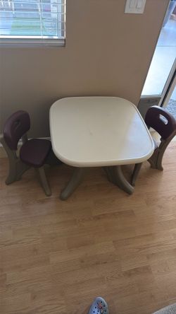 Step 2 kids table with 2 chairs