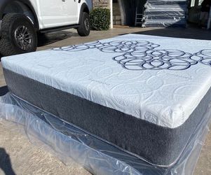 Full Bamboo Cool Gel Memory Foam Mattress!!