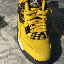 JORDAN 4 LIGHTNING THUNDER