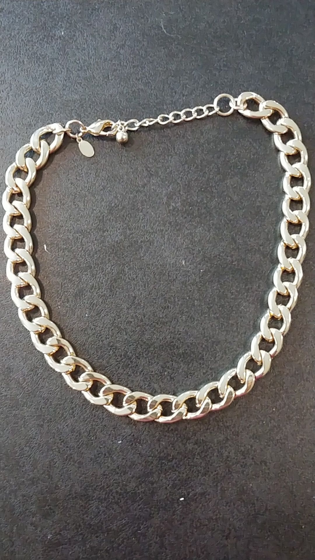 Express gold necklace.