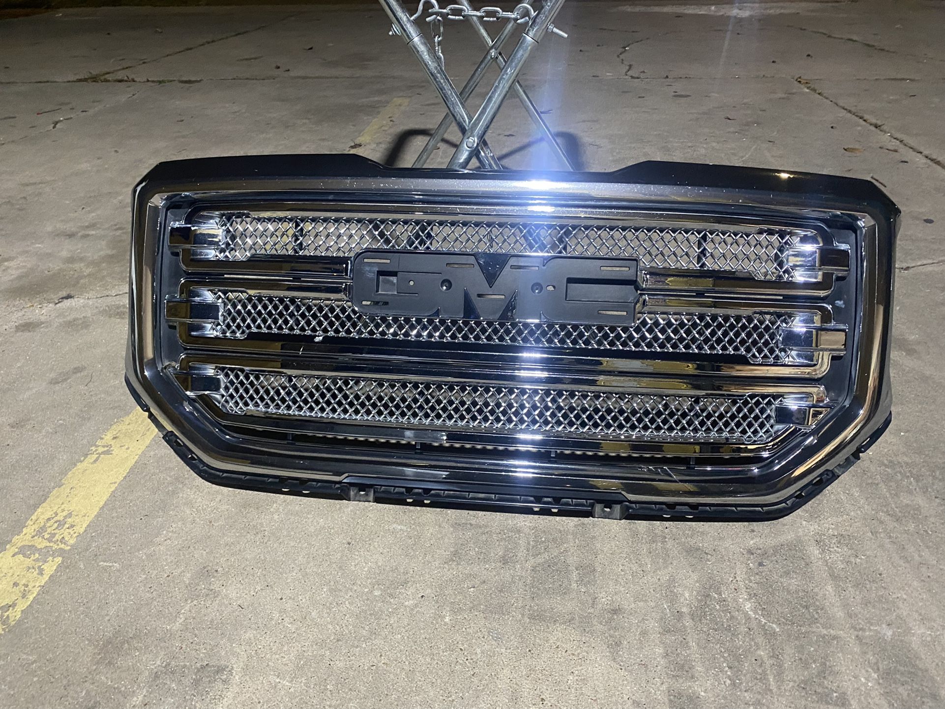 Sierra 1500 Grill OEM