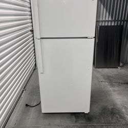 GE White Fridge 