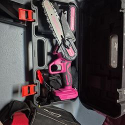 ZeekSaw W/ 2 Batteries, Extra Chain, Charger, Gloves & Carrying Case 