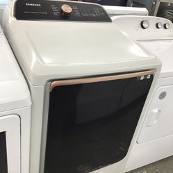 New Scratch And Dent Samsung Dryer. 1 Year Warranty 