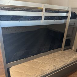 Full Over Full With Twin Trundle 