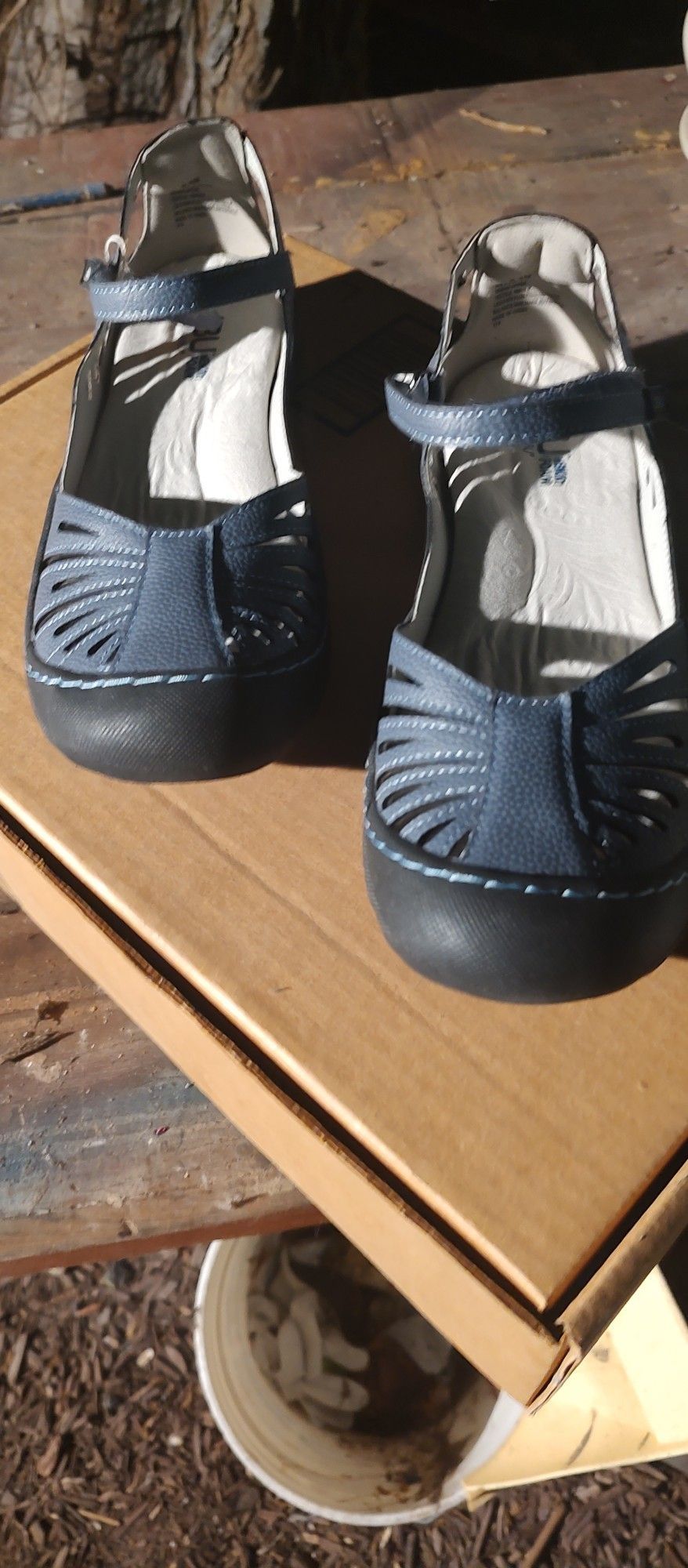 JBU by Jambu Women's Melon Too Mary Jane Flat
Sz 9.5