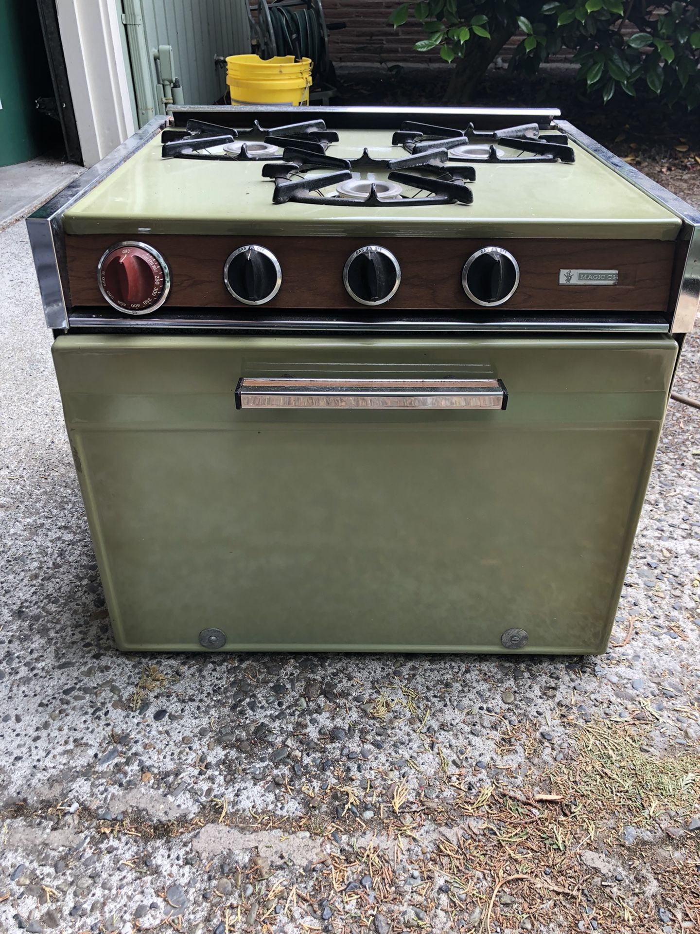 Vintage Magic Chef 3-burner Stove (model 185-2F)