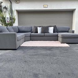 Huge Dark Grey Sectional Couch Sofa From Living Spaces In Excellent Condition - FREE DELIVERY 🚚