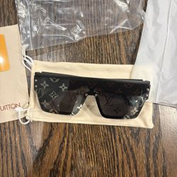 Louis Vuitton Sunglasses (BEST OFFER)