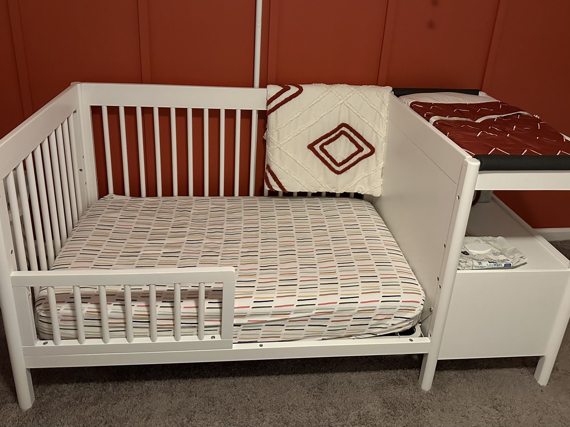 Delta Zoe 4-in-1 Convertible Crib With Graco Mattress