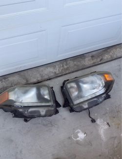 Toyota Tundra Headlights