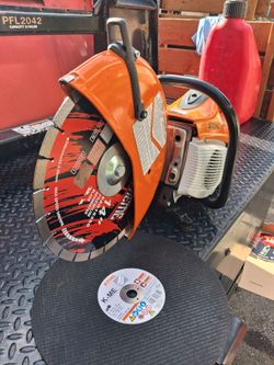 Stihl TS420 concrete cutter, like new new blades.