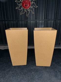 2 Plastic Rattan Indoor/Outdoor Planters