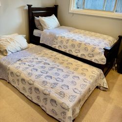 Trundle Bed With Matching Nightstand And Study Desk