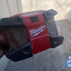 Milwaukee Radio No Bluetooth 