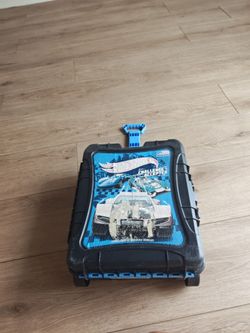 Hot wheels case. (Hot wheels included)