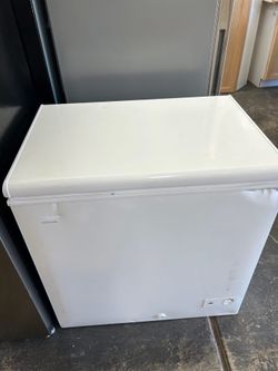 Chest Freezer (Scratch & Dent)