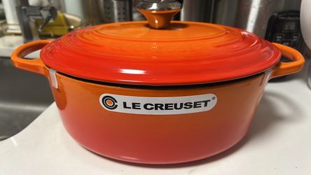 Brand New Le Creuset Signature Oval Dutch Oven 5QT - Flame Orange