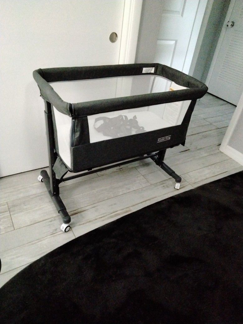KinderKing Unused Baby Bassinet