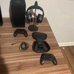 Xbox X extra controller plus turtle beach headset