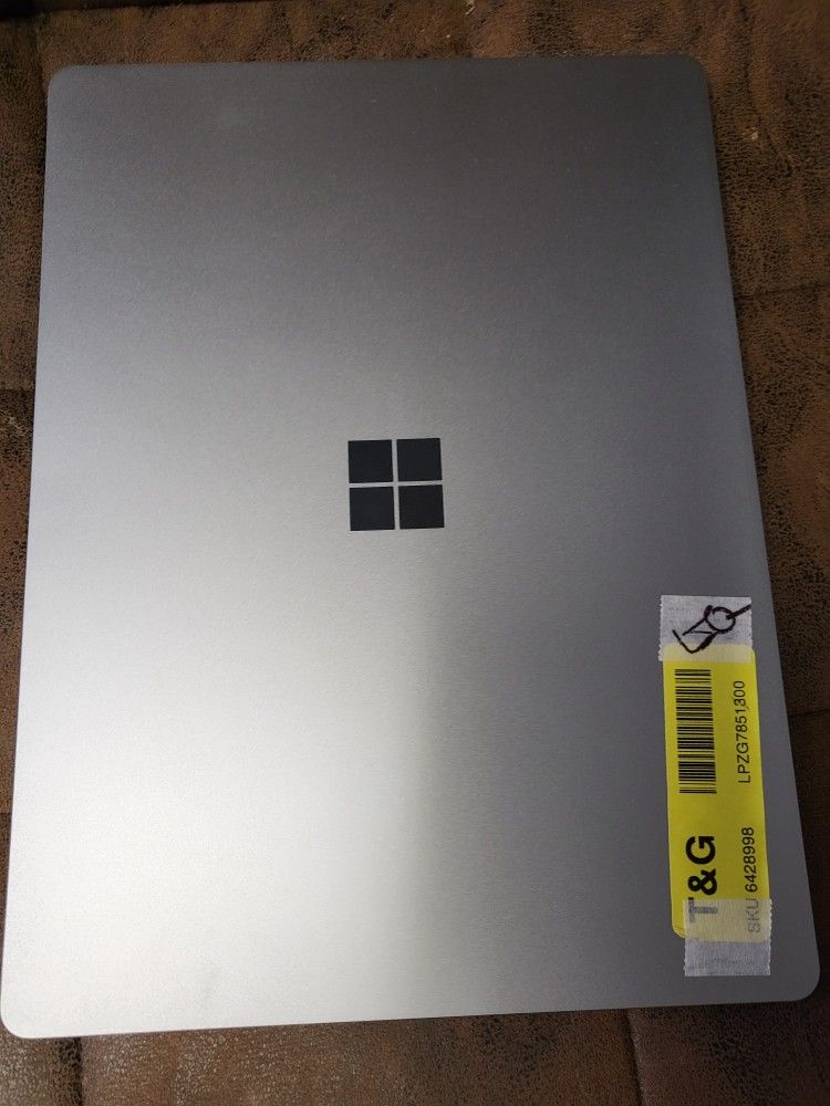 Microsoft - Surface Laptop Go 2 - 12.4” Touch-Screen - Intel Core i5 with 8GB Memory - 128GB SSD - Sage
Model:8QC-00026. This item is like new. No scr