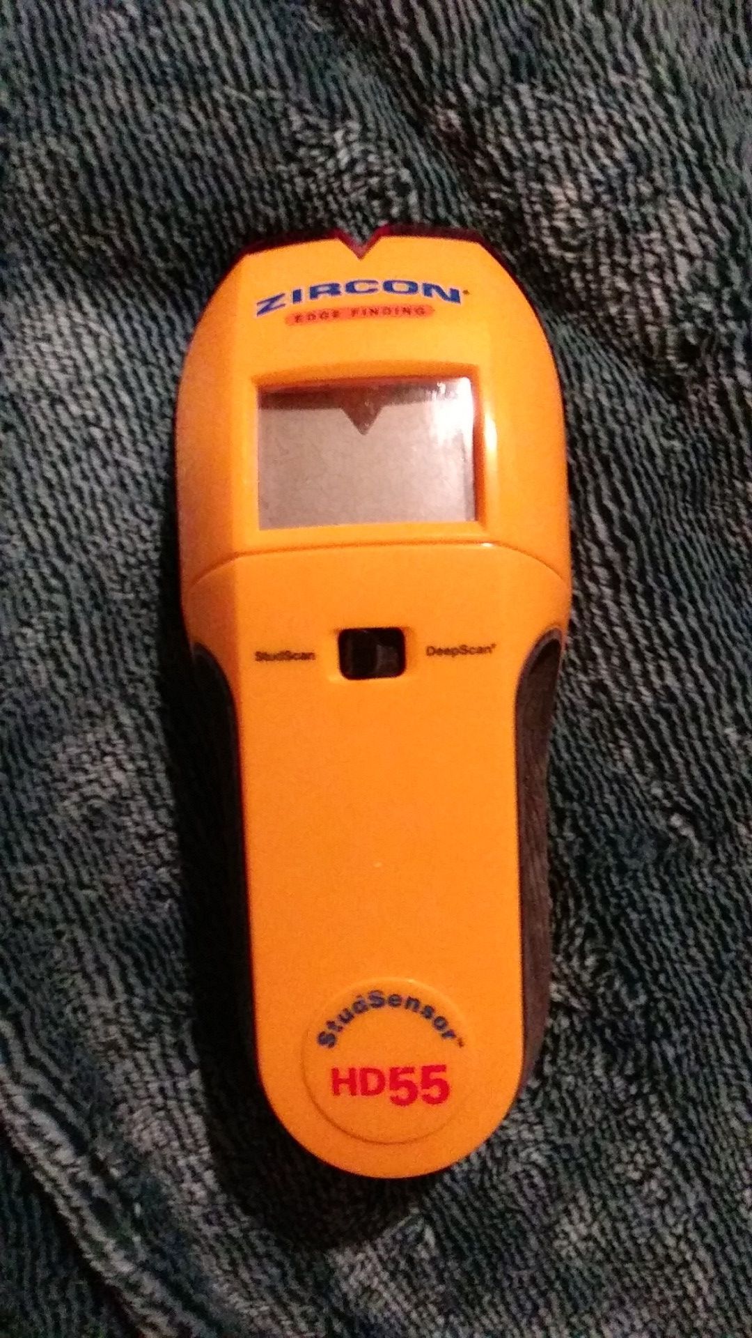 Zircon stud finder