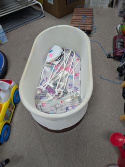 Snoo crib and changing station for 400