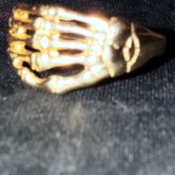 100% Real Solid 14k Gold Skeleton Hand Ring (Size 8 1/2) (4.1G)