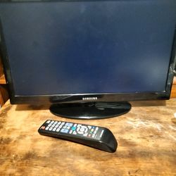 SAMSUNG 19" TV WITH REMOTE CONTROL