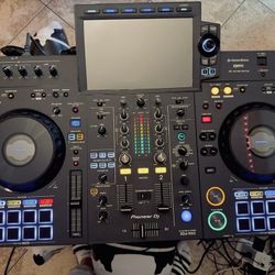 Used Pioneer DJ XDJ-RX3. Board in perfect condition- as if brand new, never been spilled on, all buttons work, no sticky buttons, no software issues, 