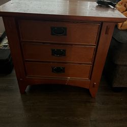 ‼️TABLE AND NIGHT STAND  WANT GONE‼️