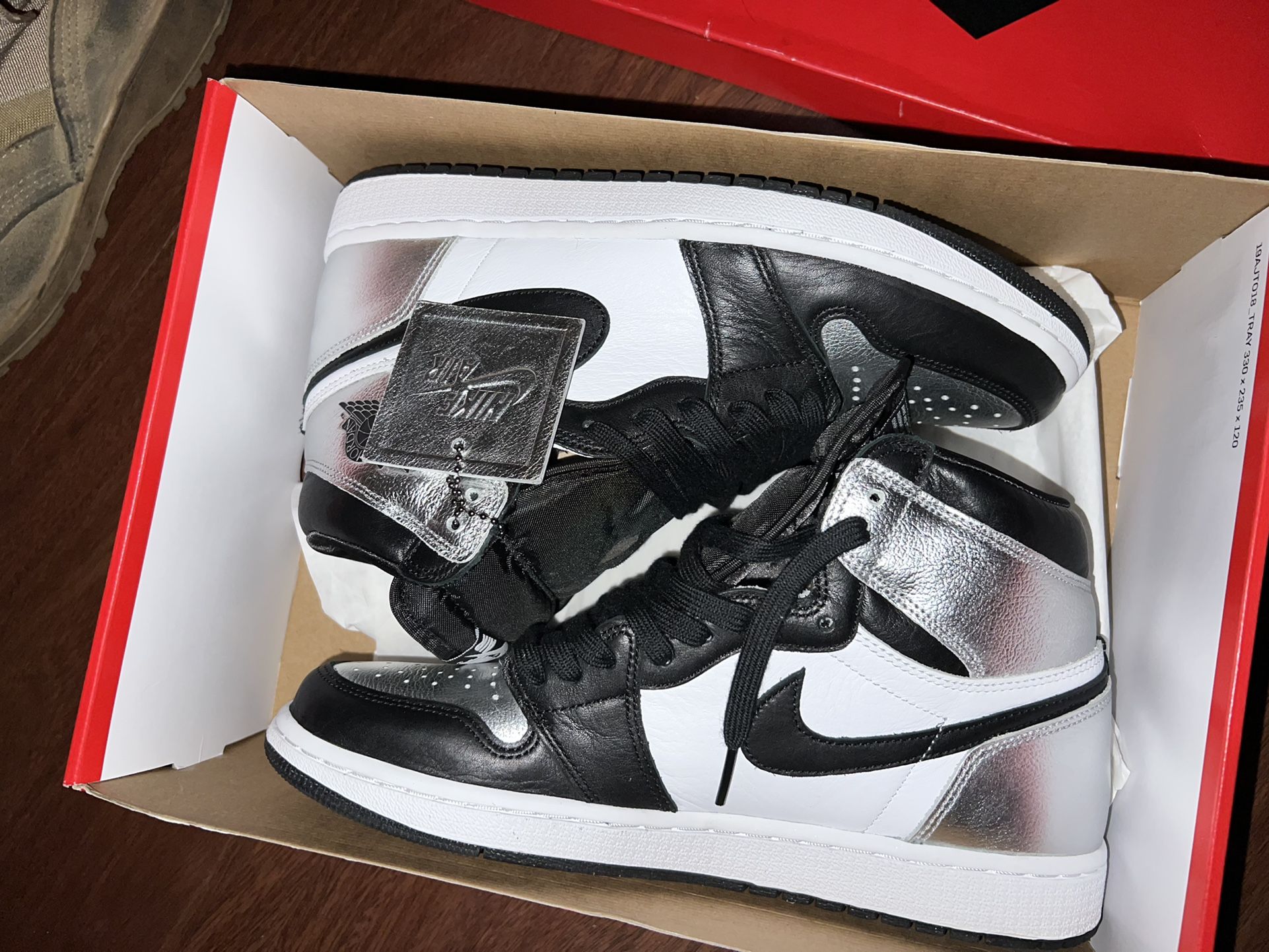 Air Jordan 1 Retro Air High OG “Silver Toe” Size 9