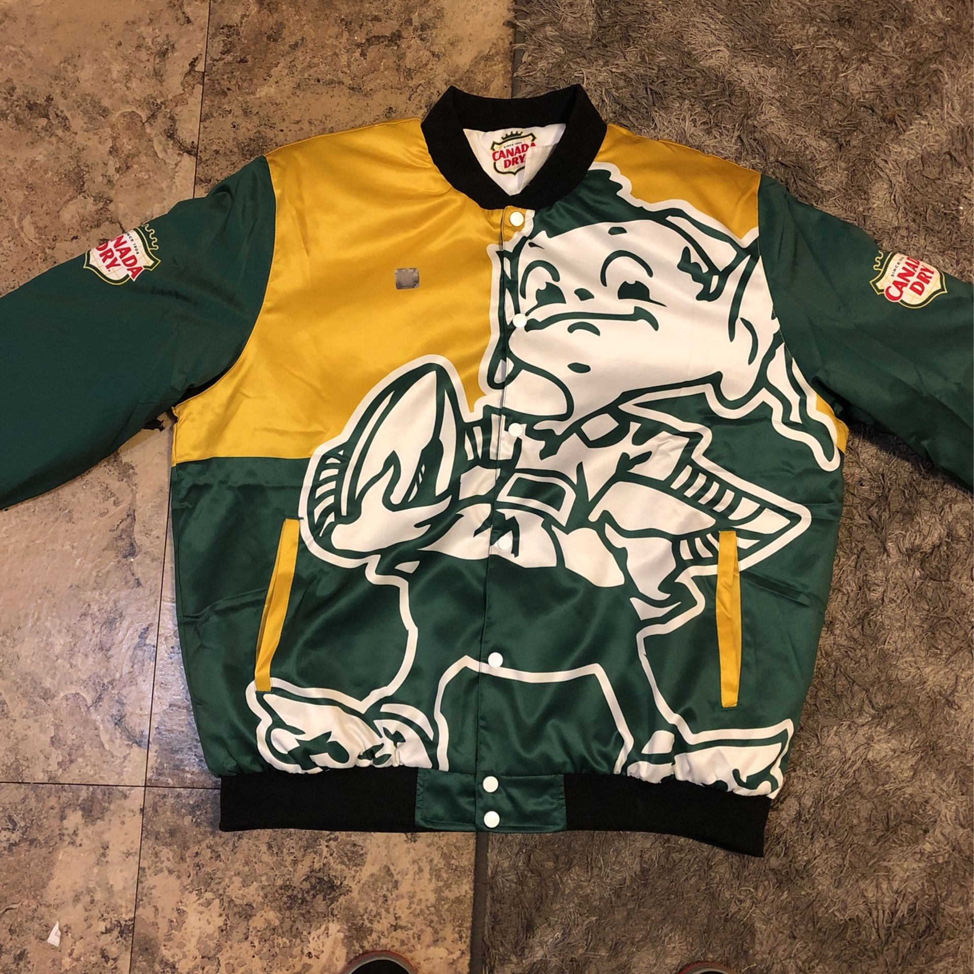 Canada Dry Cleveland Browns Coat Collectibleand Limited Jacke