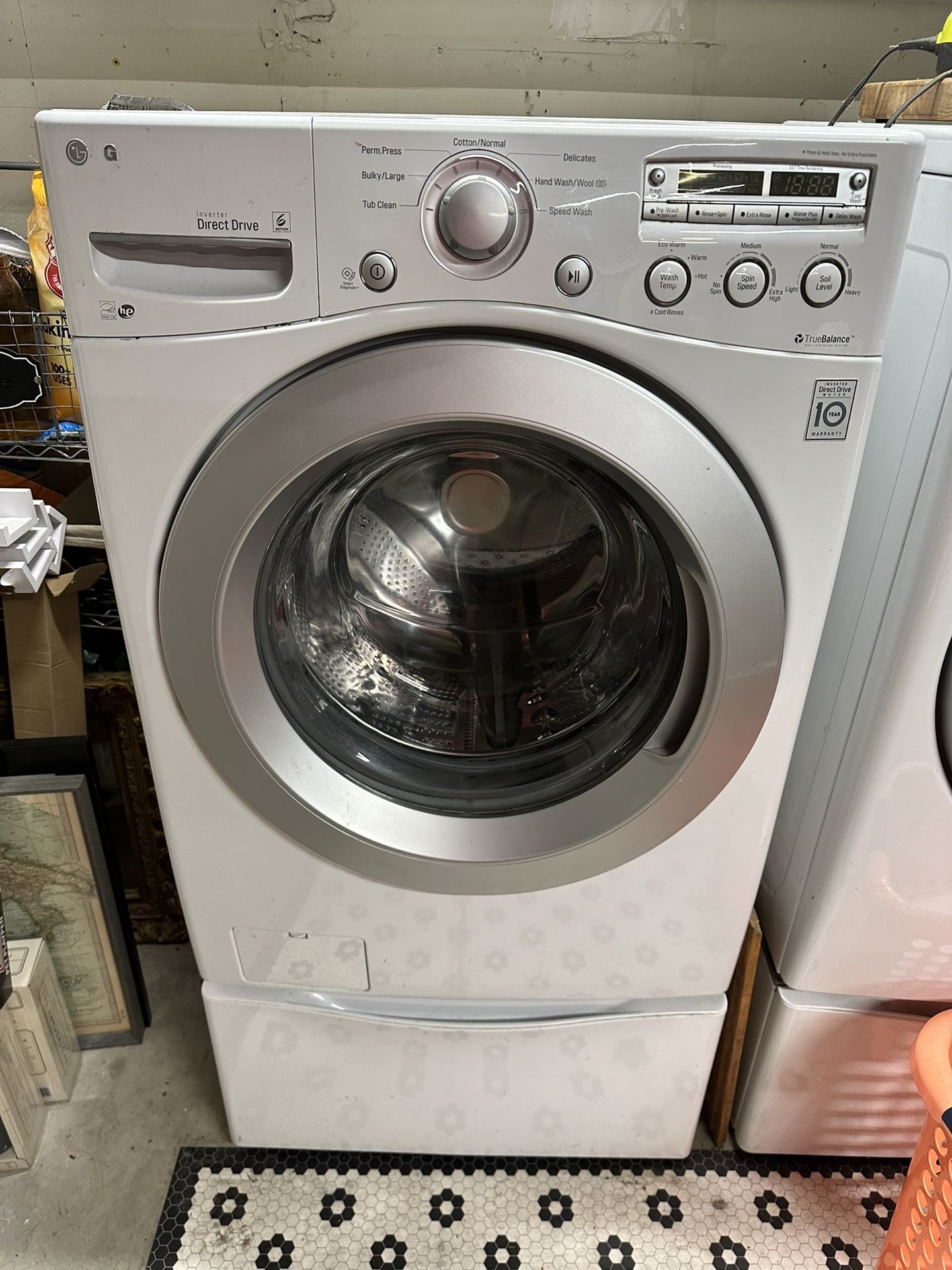 LG WM3050CW Front Load Washer And Dryer DLE3050W W/Pedestal