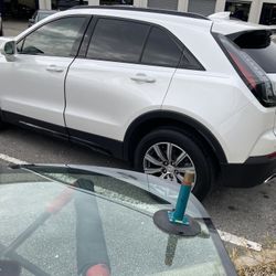 Replace the windshield Cadillac XT4 2019-2021